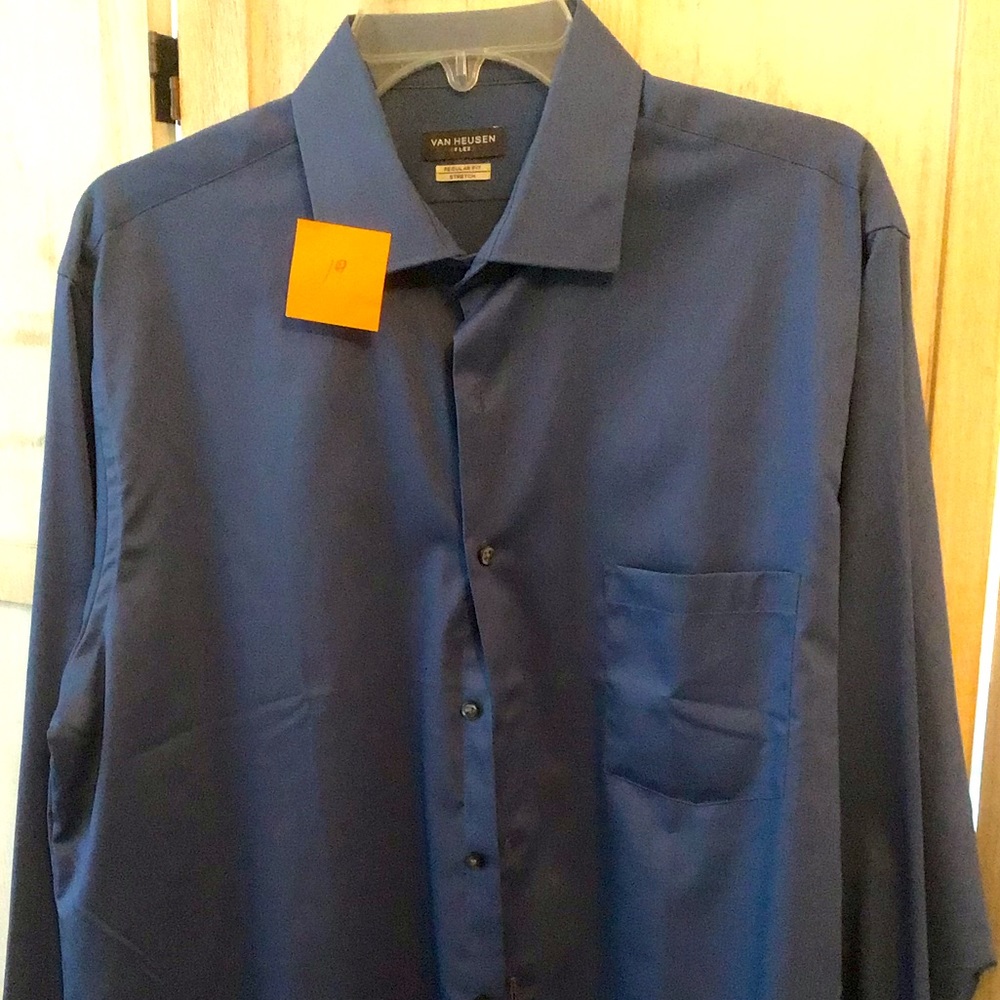 Van Heusen reg.  Dress shirt reg.fit navy 16 1/2 34-35